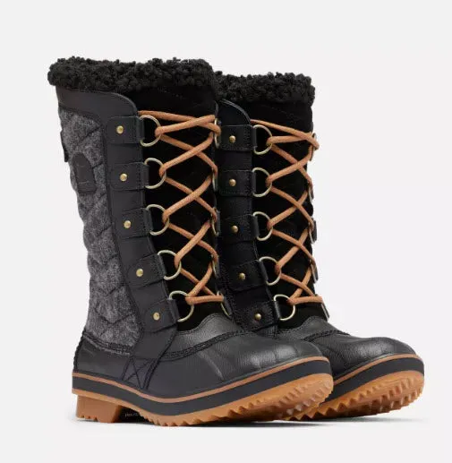 The Quilted Tall Lace Snowboot in Black Gum